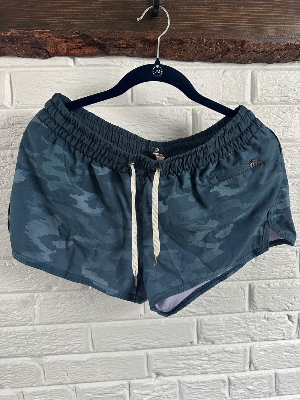 EUC Vuori Original Clementine Short - Green Camo